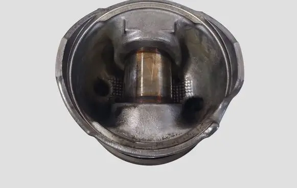 Volvo V50 Piston
