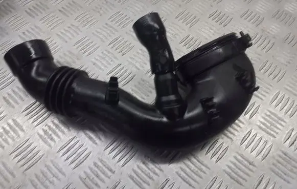 BMW X3 E83 Air intake hose/pipe 7790552