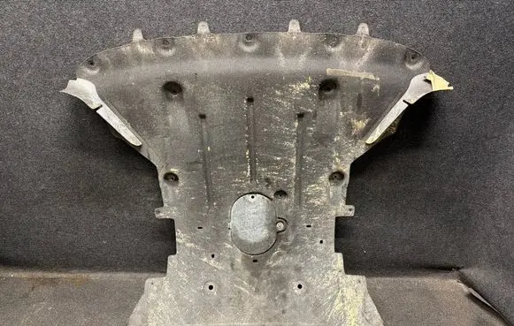 Jeep Grand Cherokee WL Engine splash shield/under tray P68377818AF