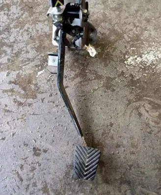 KIA Sportage Brake pedal 328002S000
