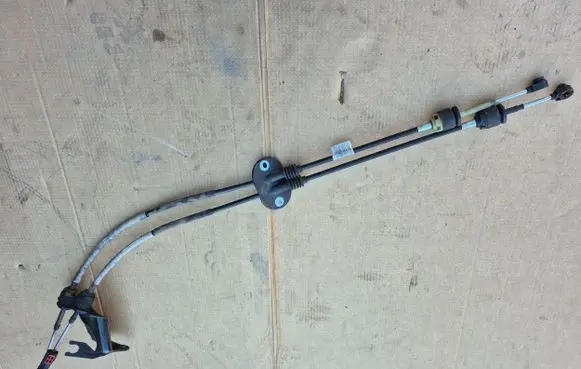 Ford Focus Gear shift cable linkage 8M5R7E395FA EBZ9ADURA 6055041R0101