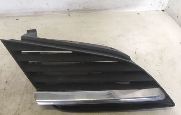 Nissan Primera Front bumper upper radiator grill 62320AU300