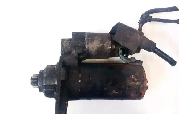 Volkswagen Golf V Starter motor 1006831311