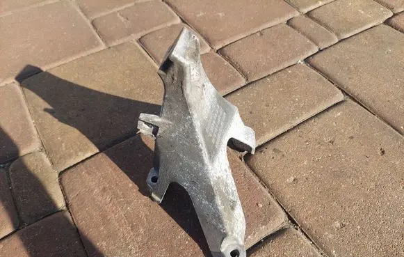Audi A4 S4 B7 8E 8H Engine mounting bracket 8E0199308AR
