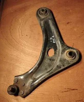 Peugeot 208 Front lower control arm/wishbone