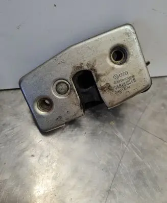 Volkswagen Transporter - Caravelle T4 Sliding door lock 701843604D