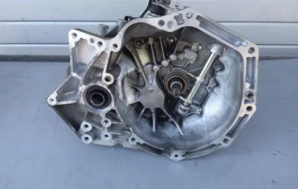 Suzuki Swift III Manual 5 speed gearbox 8G16586 8G16586AS4