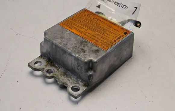 Nissan X-Trail T30 Airbag control unit/module 988208H40E 050017 050917