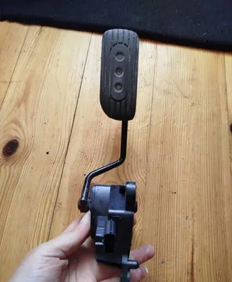 Nissan Micra Accelerator throttle pedal 18002AX700 834B00585