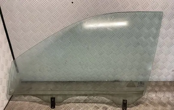 KIA Sportage Front door window glass four-door