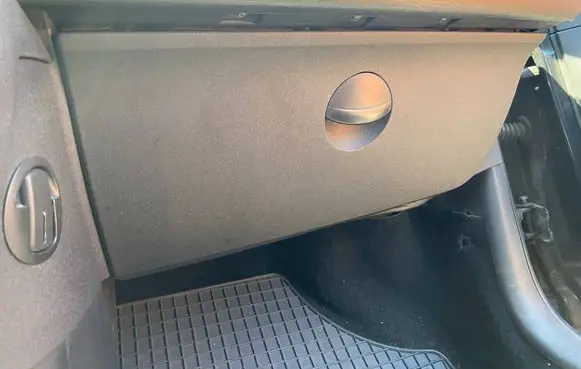 Citroen C4 I Glove box