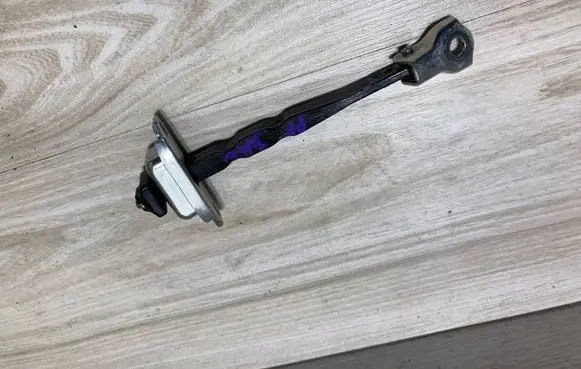 Nissan Juke II F16 Front door check strap stopper 