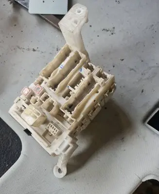 Toyota Verso Fuse box set 827300F060D 157410B03