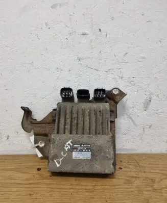 Toyota Avensis T250 Fuel injection control unit/module 8987120070