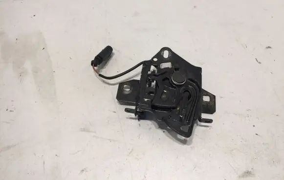 Volkswagen PASSAT B5.5 Engine bonnet/hood lock/catch 3B0823509M