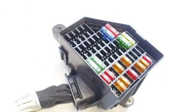 Volkswagen PASSAT B6 Fuse box set 3c1941824