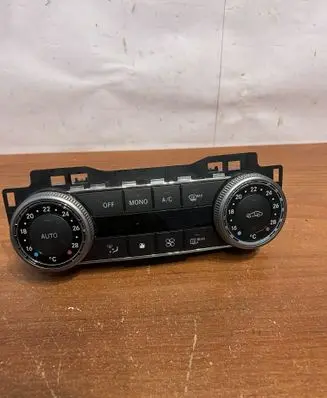 Mercedes-Benz C W204 Climate control unit 2048300590 D795