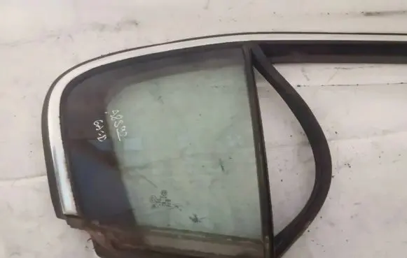 Volkswagen PASSAT B6 Rear side window