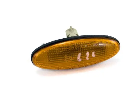 Mazda Tribute Front fender indicator light 0464120