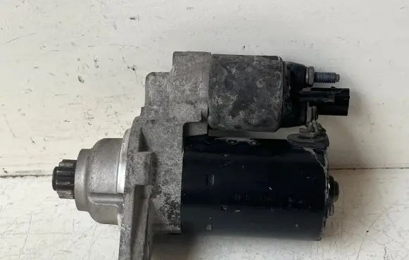 Volkswagen PASSAT B6 Starter motor 0001121408 2010062