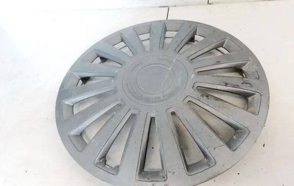 Toyota Yaris R15 wheel hub/cap/trim 