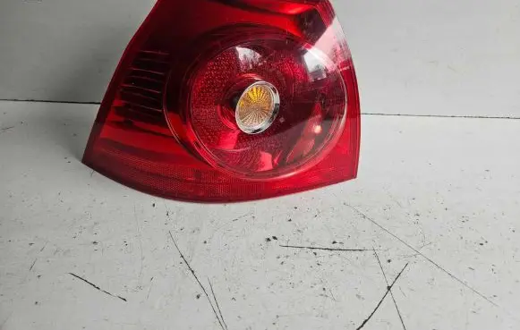 Volkswagen Golf V Rear/tail lights 1K6945095N B02168366 03S28490102