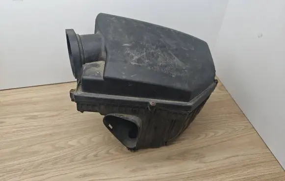 Volvo V60 Air filter box 2732972