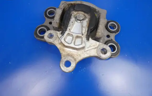 Volvo V60 Engine mount bracket 31252710 071210