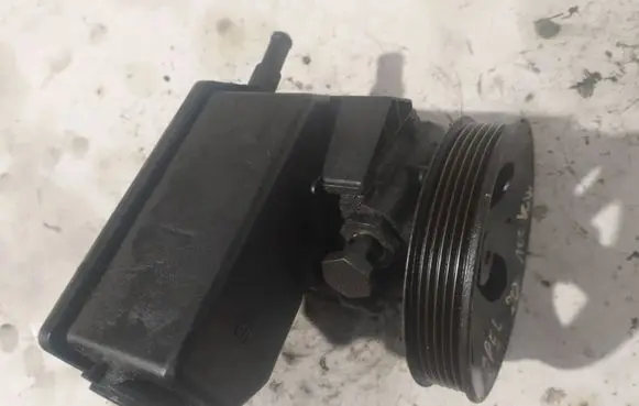Opel Vectra B Power steering pump 90495960