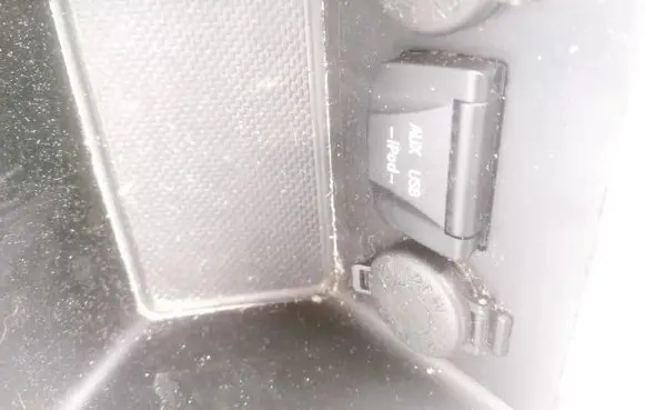 Hyundai Sonata USB socket connector 3S100