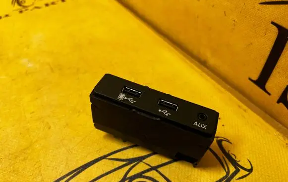 Audi Q7 4M USB socket connector 4M0035736