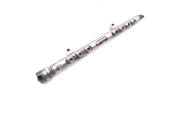 Volvo XC60 Fuel main line pipe 30777759 0445215025