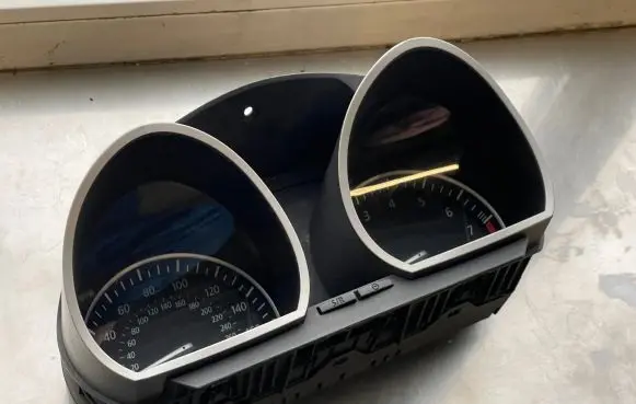 BMW Z4 E85 E86 Speedometer (instrument cluster) 9168180 25811510 102438122