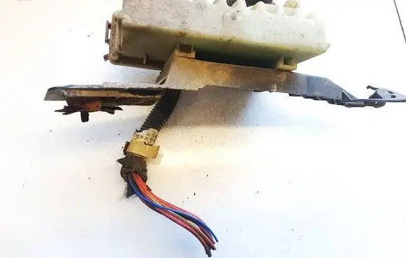Opel Zafira A Coolant fan relay 15396912 24410130