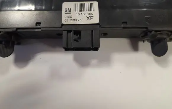 Opel Astra H Hazard light switch 03100105