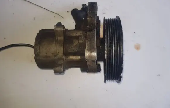 Mercedes-Benz E W210 Power steering pump