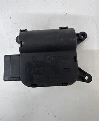 Audi A4 S4 B6 8E 8H Air flap motor/actuator 8E1820511A