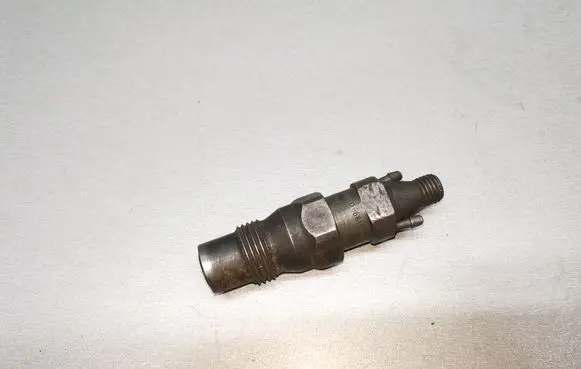 Volkswagen Golf II Fuel injector 068130201E