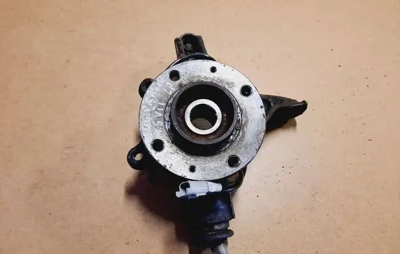 Citroen C4 I Picasso Front wheel hub spindle knuckle