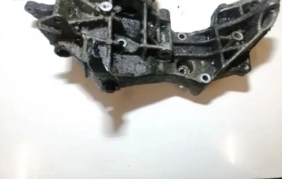 Audi A4 S4 B5 8D Engine mounting bracket