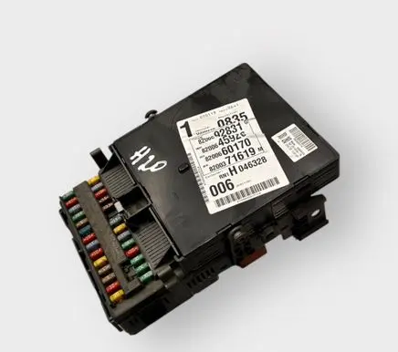 Renault Espace IV Fuse box set P8200660170 00086004