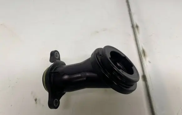 BMW 7 G11 G12 Oil fill pipe 8601716 11128601716