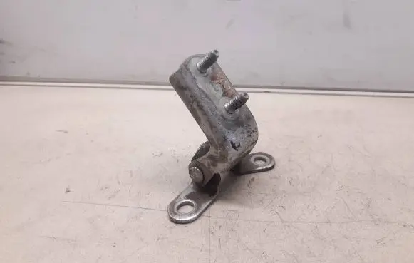 Lexus IS 200-300 Rear door lower hinge