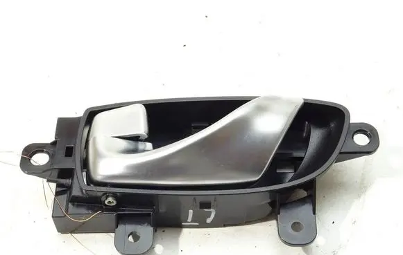 Infiniti Q50 Rear door interior handle