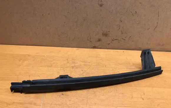 Hyundai i30 Rear door windshield rail 835202L000