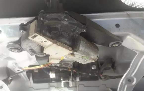 Peugeot 206 Rear window wiper motor 53017812 9638664980