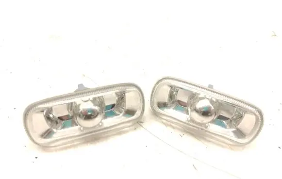 Front fender indicator light