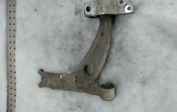 Volkswagen PASSAT B7 Front lower control arm/wishbone 3C0407153B