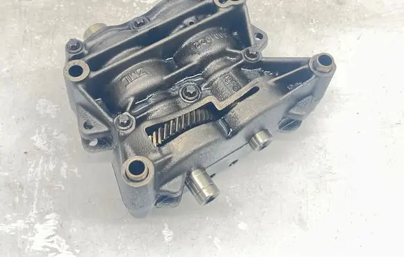 Mercedes-Benz E W211 Oil pump balance shaft A6460100736