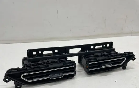 KIA Niro Dash center air vent grill 97420G5AB0 818614